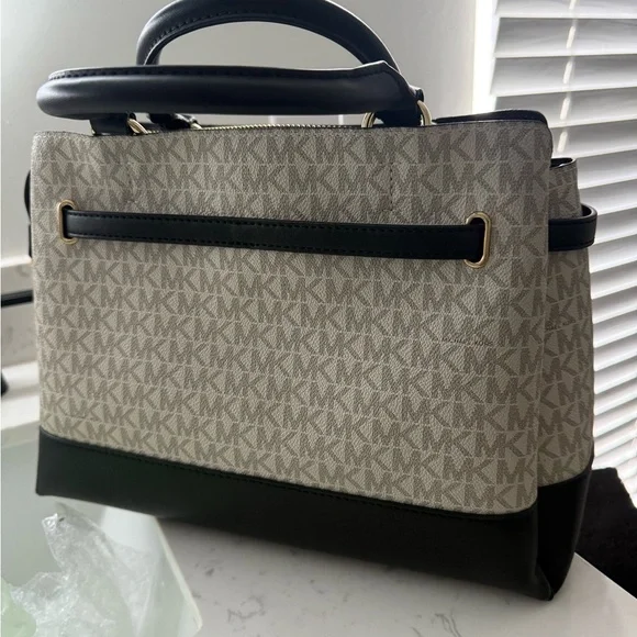 Michael Kors Black and Gold Handbag - Picture 2 of 4